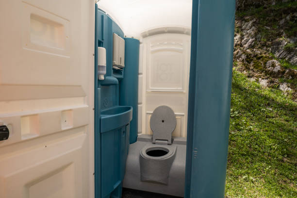 Best Luxury portable toilet rental  in Mentone, CA